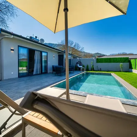 Private Honeymoon Villa *