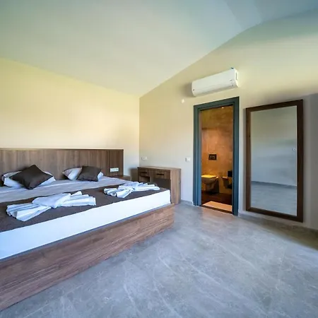 Private Honeymoon *